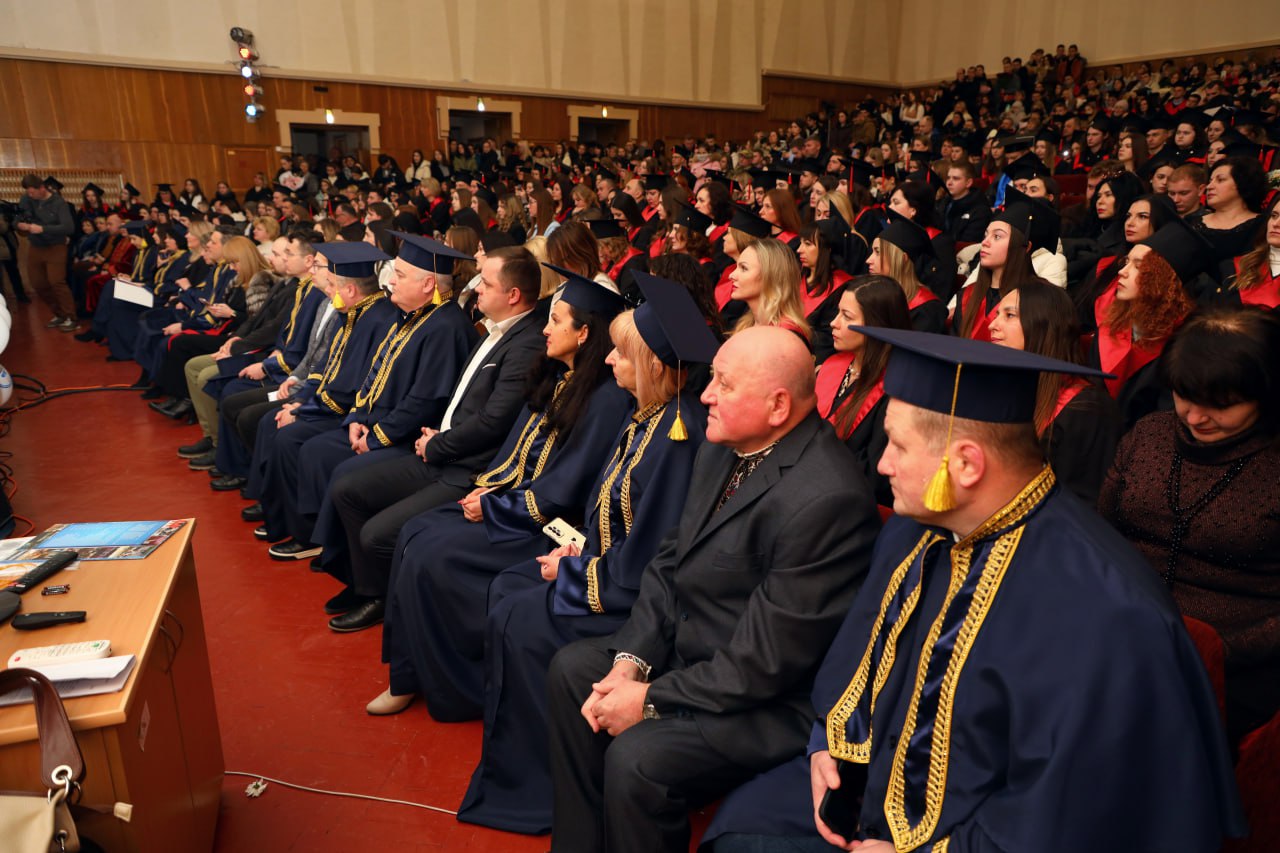 Pid chas urochystoho vruchennia dyplomiv mahistriv v TNPU